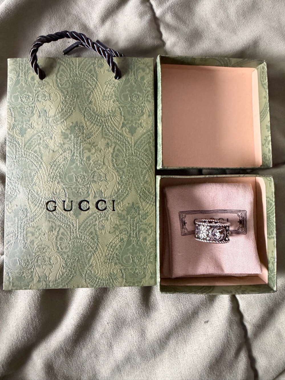 Gucci Silver Floral Band Ring with Daisy Motif size 9